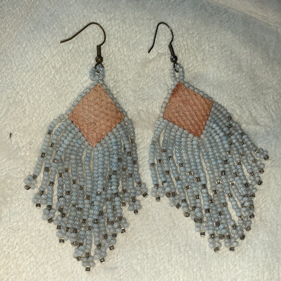 Vintage 80s hand beaded fringe earrings with snake skin leather accents Native - Picture 6 of 6